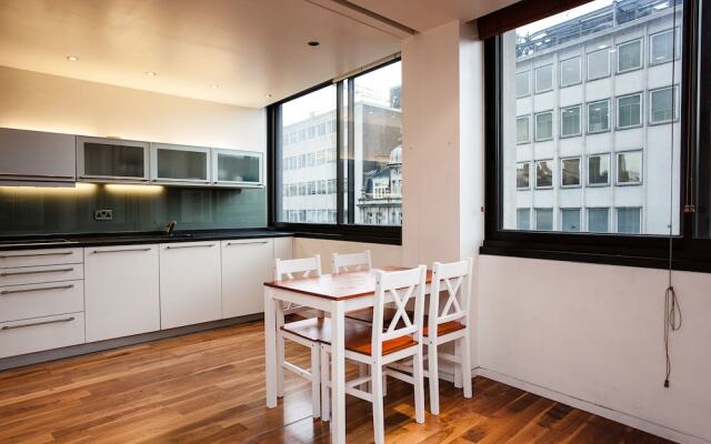 2 Bedroom Apartment Overlooking Oxford Street