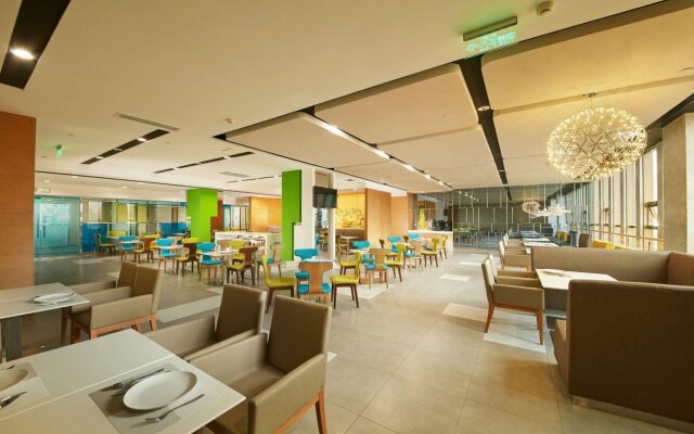 Holiday Inn Express Leshan City Square
