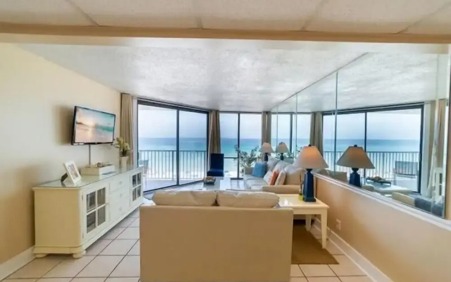 Leeward 403 at Edgewater