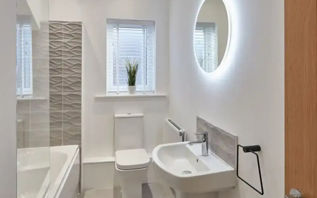 Host Stay Skyline Apartment