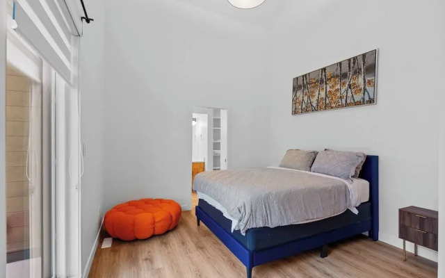 Luxurious Large 3 Bedroom Loft Saskatchewan Drive