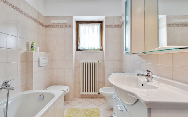 Spacious Apartment near Lake in Dongo