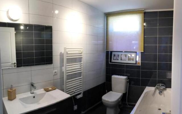 Art_Booking . . . by Benoit_B