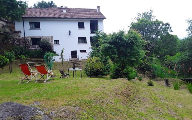 House With 5 Bedrooms in Pontevedra, With Enclosed Garden