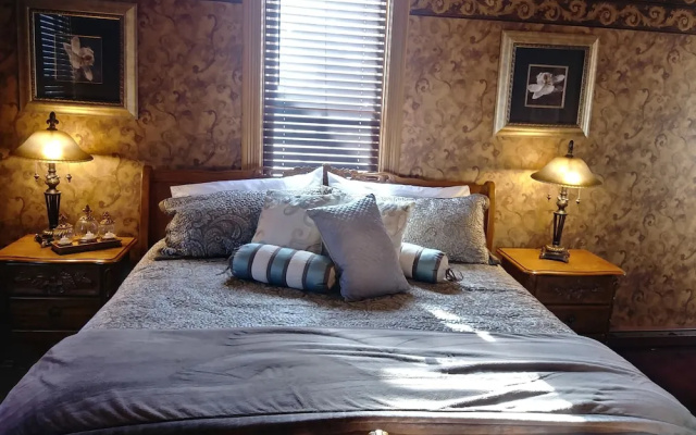 Thayer's Historic Bed n' Breakfast