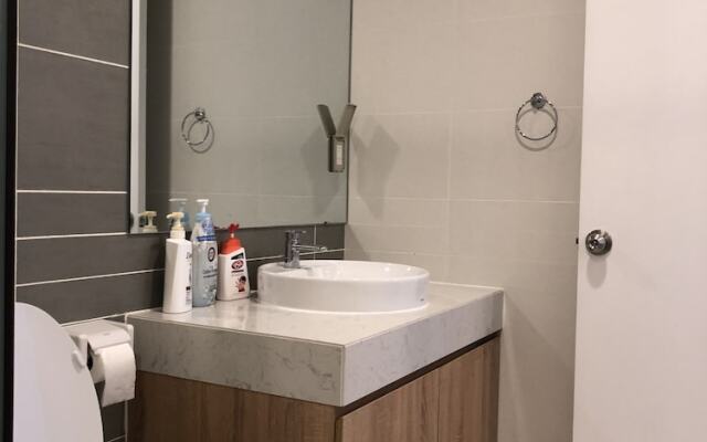 Sunrise City Alms Luxury Apartment