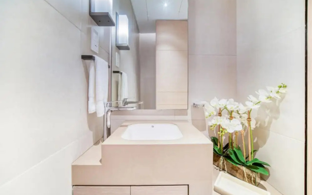 Picturesque Balcony and Beach Haven at Address JBR