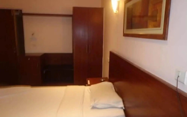 Capital O 67372 Halcyon Suites