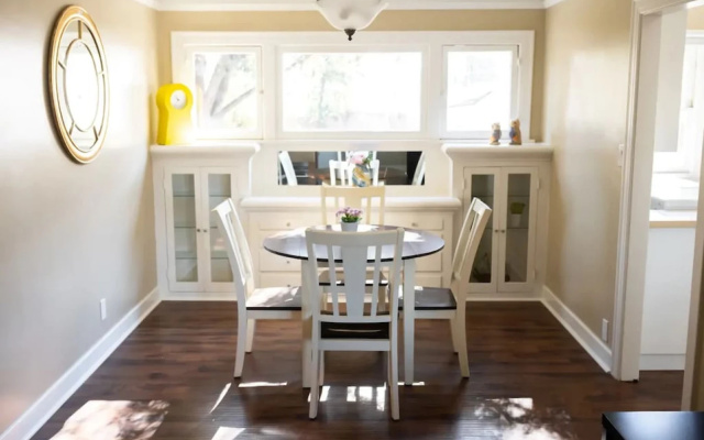 QUAINT UPDATED 2-BEDROOM HOUSE IN GLENDALE  (p2)