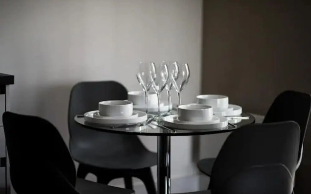 OnPoint -Spacious 2 Bedroom Apt With Parking/Balcony