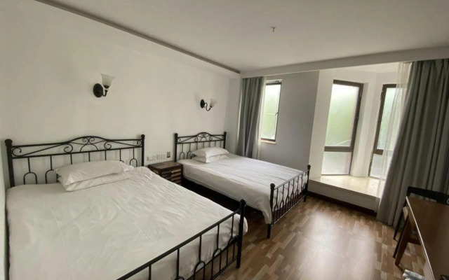 Hushangyuan Theme Hostel