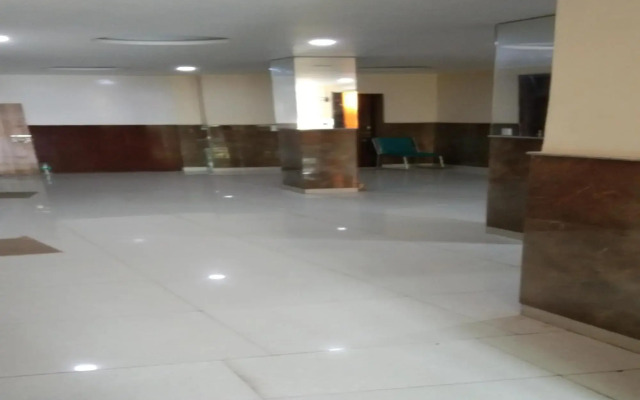 OYO 83499 Red Leaf Residency