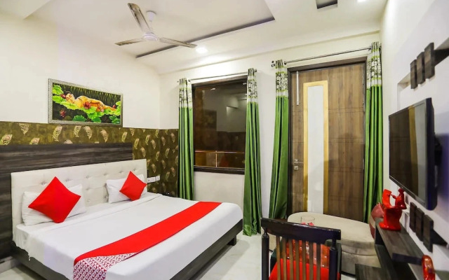 OYO 93550 Season''s Grand