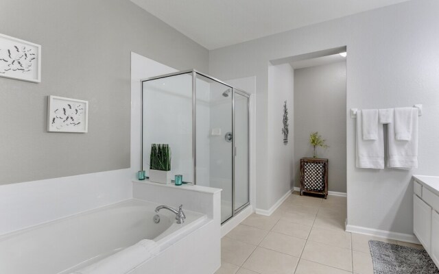 Spring Lakeview 3 Bedroom Condo by RedAwning