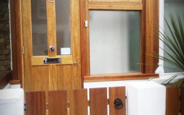 London Hythe Close Rooms To Let