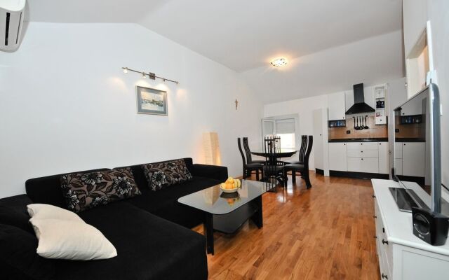 Feel Center Apartments.