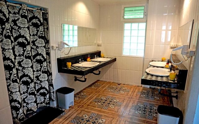 Sea Turtle Hostel - Adults Only