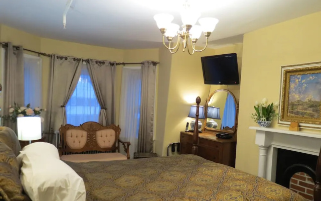 The Roses Heritage Inn