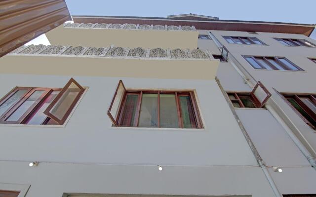 OYO 38578 Hotel Dew