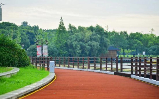 Mingzhu Lake Resort