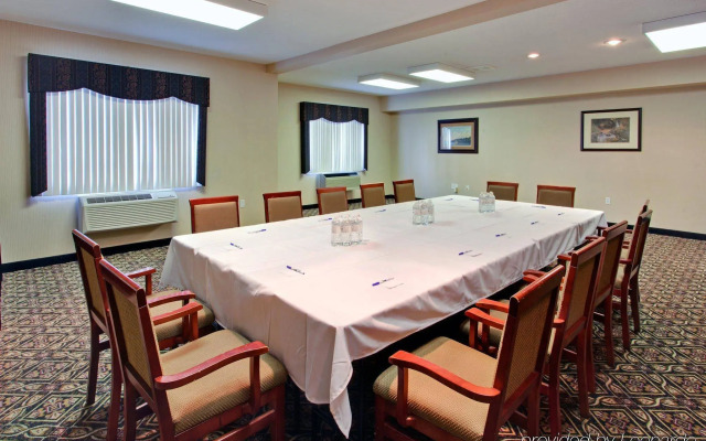 Holiday Inn Express Hotel & Suites Calgary S-Macleod Trail S by IHG