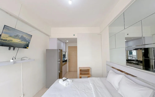 Comfortable Stay and Good Place Studio at Bale Hinggil Apartment – Guest Rooms – Surabaya
