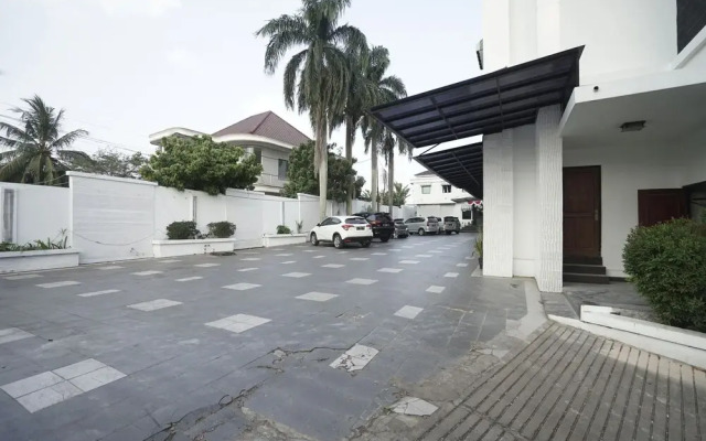OYO 1282 Feodora Airport Hotel