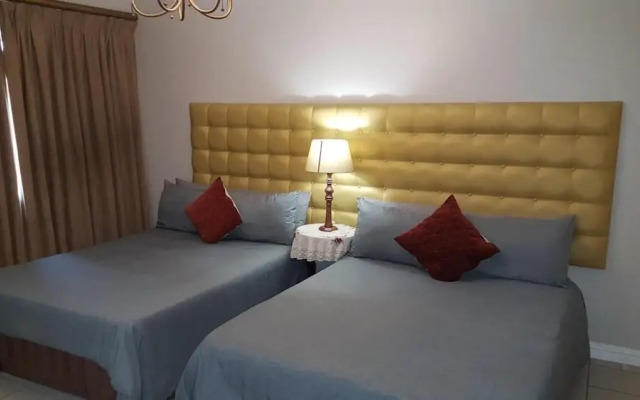 Savoy Lodge - Standard Double Room 7