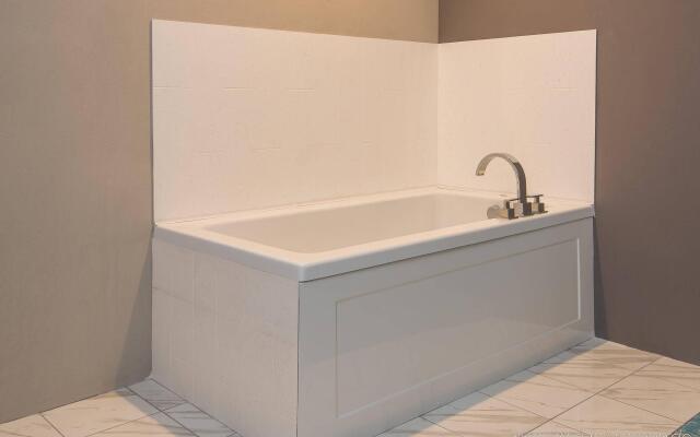 Holiday Inn Express & Suites Norwood