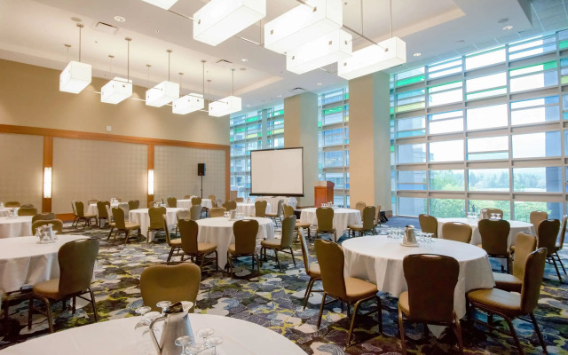 Coast Coal Harbour Vancouver Hotel by APA