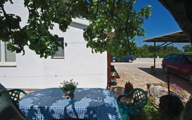Nice Home in Liznjan With Wifi and 1 Bedrooms