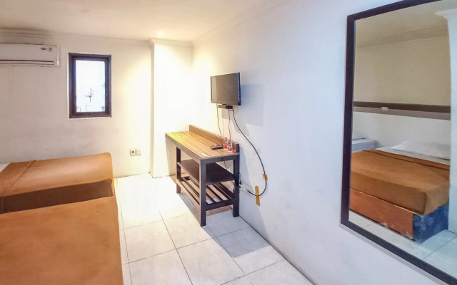 D Hans Hotel Syariah RedPartner near Wisata Religi Sunan Ampel Surabaya – Guest Rooms – Surabaya