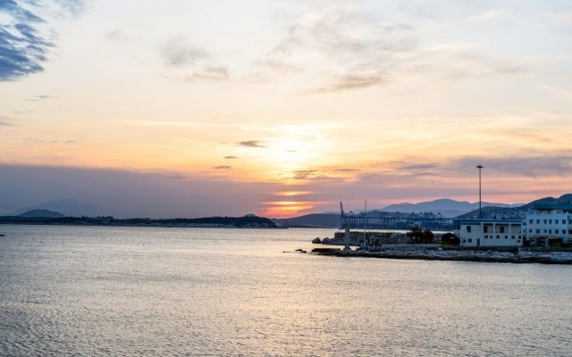 Sanders Port - Bright Studio Near Piraeus Port