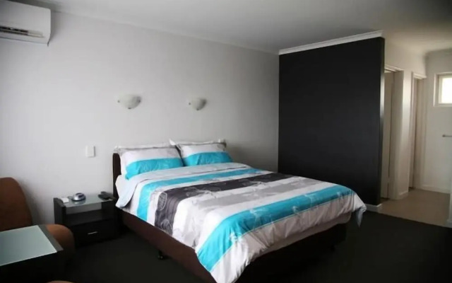 Christies Beach Hotel