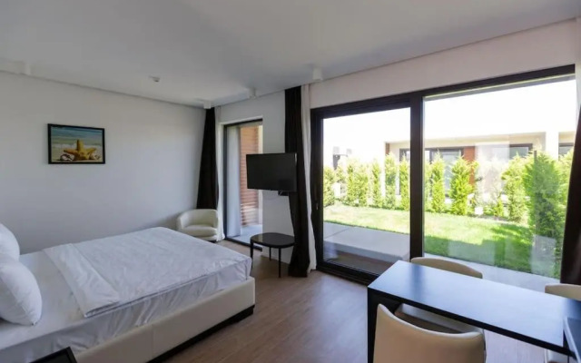 White villas (Seabreeze)