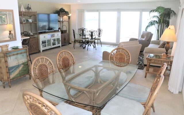 Jamaica Royale - 801 - 2 Br Condo