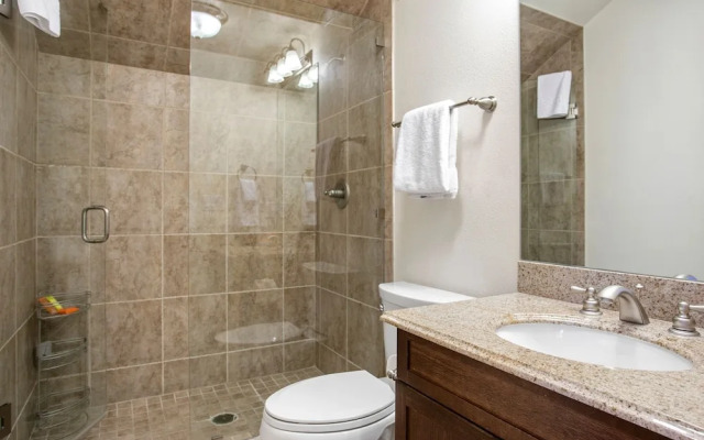 100 Ridgepoint 4 Bedroom Condo