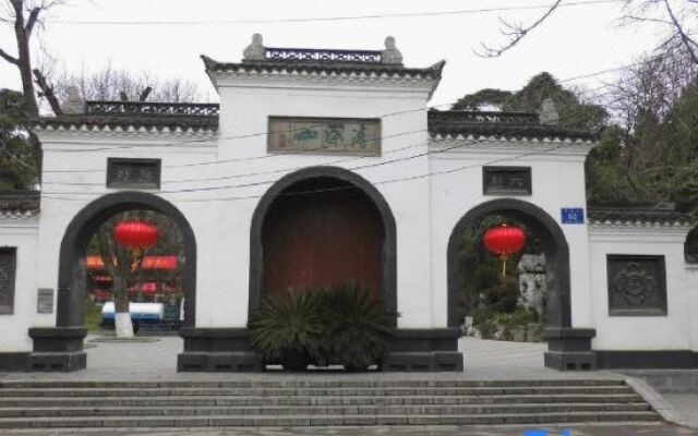 Qingmu Inns (Nanjing Longjiang Metro Station New City Plaza)