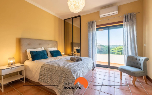 #071 Stunning Spacious Flat w Pool 5m Beach