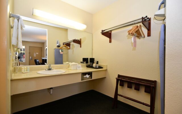 Quality Inn San Diego I-5 Naval Base