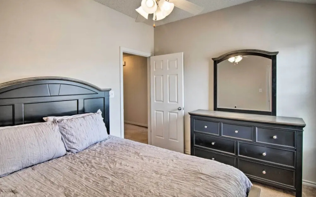 Pet-friendly Lubbock Home w/ Yard - 6 Mi to TTU