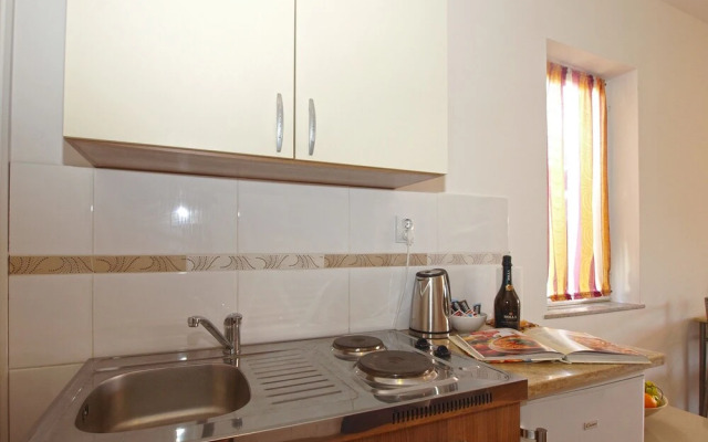 Apartment 785