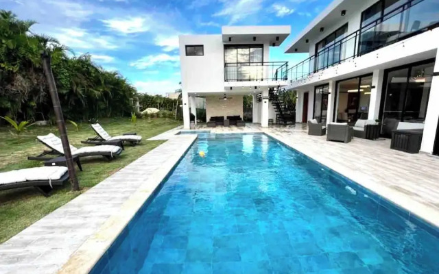Elegant, Modern Style Villa in Playa Nueva Romana2