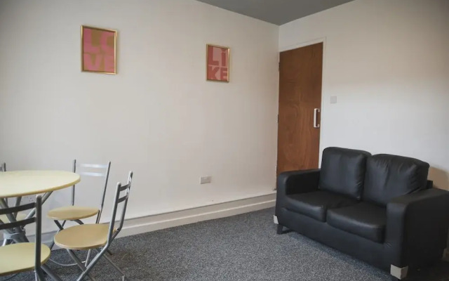 Room in Guest Room - Spacious Double Room in Leicester