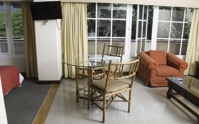 Suites Real Hotel