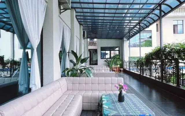 Jadeco Hotel