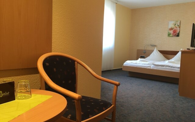 Warias Hotel & Restaurant