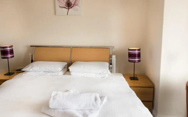Albert & Victoria Hotel