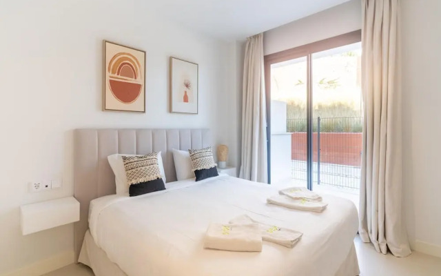 Nice Apartment With Private Garden, Pool