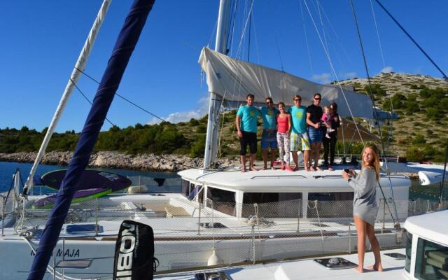 Luxury Catamaran Lagoon 42, AC & GN